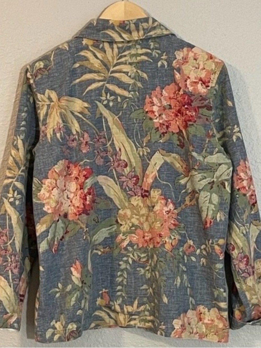 Like New XL Coldwater Creek Floral Button-Front Jacket in Blue and Multi - Picture 4 of 6